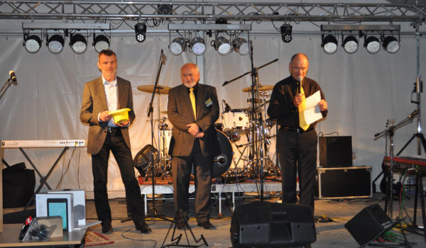 Jiří Kysela, Evžen Varadinek a Stanislav Skalička na pódiu