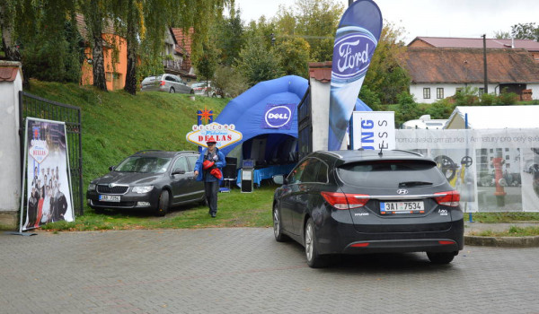 Dell rozbalil americkou show v podzámčí