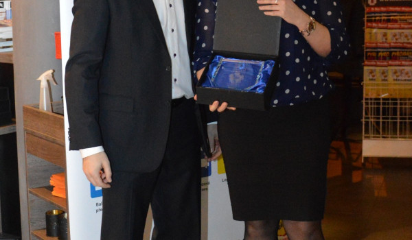 Cenu za druhé místo v kategorii VAD za Avnet převzala Lenka Uzun (vpravo)