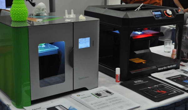 Návštěvníci mohli na vlastní oči sledovat 3D tiskárny při práci