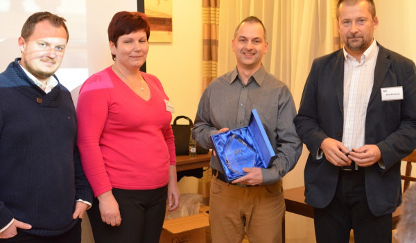 Zástupci společnosti Amenit převzali ocenění "Partner roku 2015"