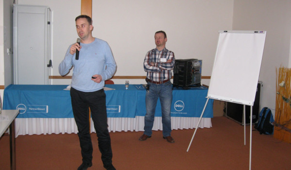 Vlevo Lubomír Šurina (Dell Financial Services), vpravo Stanislav Hájek (channel marketing manažer)