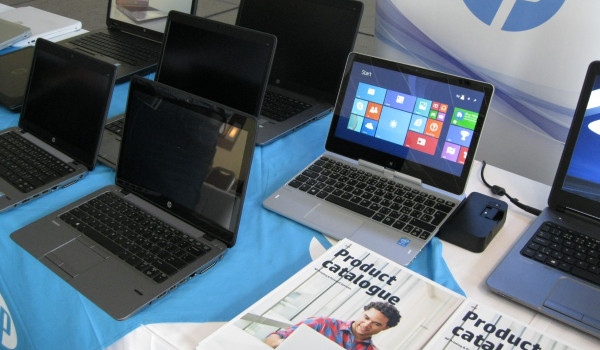 Uprostřed HP EliteBook Revolve 810 X2