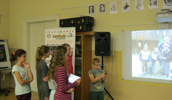 Šesťáci demonstrují možnosti projektoru
