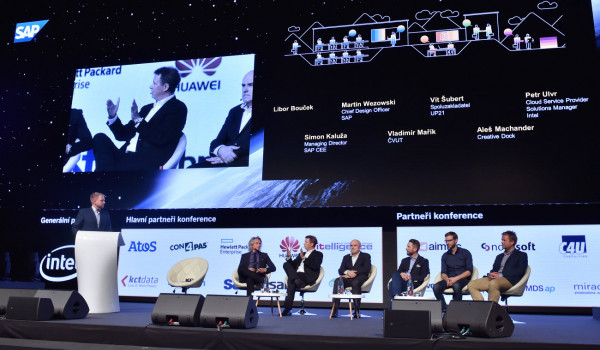 Panelisté během diskuze