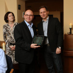 1. místo ve VAD kategorii pro Azlan - přebírá Tomáš Cígler z Tech Data Distribution (vlevo)
