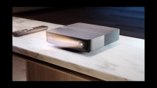 Embedded thumbnail for Loewe představilo laserový miniprojektor, který zvládne napájet i powerbanka