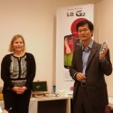 Vlevo Andrea De Sousa (marketingová manažerka LG) a vpravo generální ředitel LG