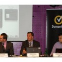 Zleva: Jakub Jiříček a Patrick Müller ze Symantecu a Ladislav Fencl ze Samsungu