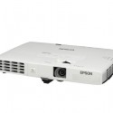 Epson EB-1750 – projektor s technologií 3LCD a barevným světelným výstupem (CLO) 2 600 lumenů